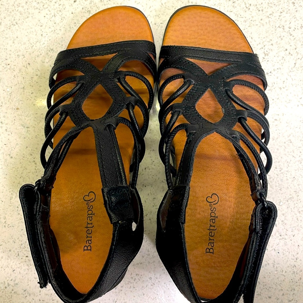Black/ brown Baretraps size 6 Sandals